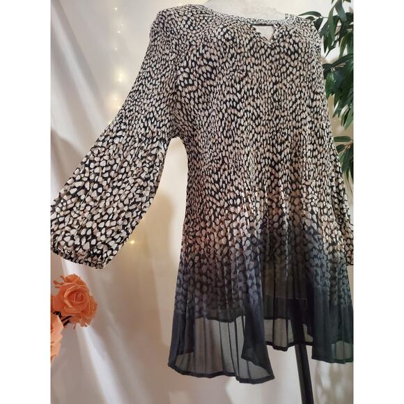 Catherines Accordion Pleat Studded Jewel Keyhole Sheer Blouse Top Plus Size 1X - Picture 2 of 11